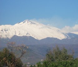 Mount_Etna_snow-toppd